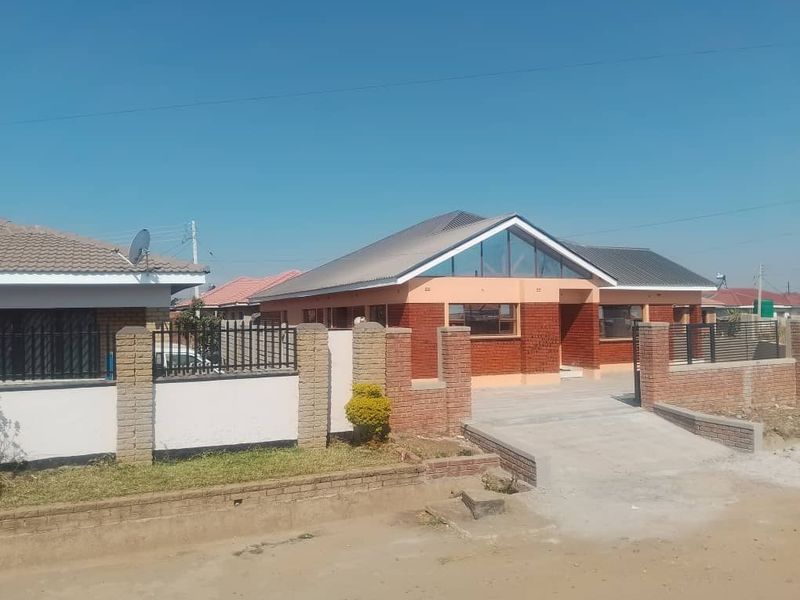4 Bedroom House for Sale in Madokero 
