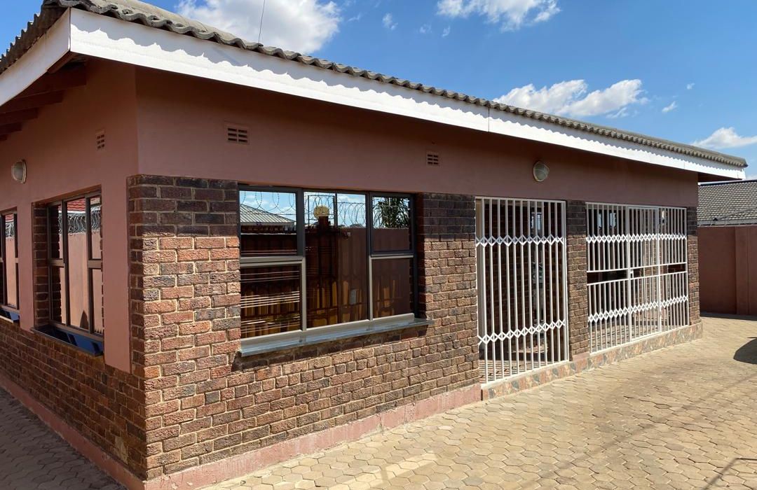 4 Bedroom House for Sale in Madokero 