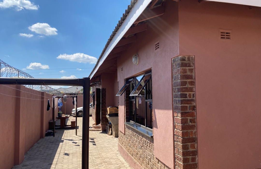 4 Bedroom House for Sale in Madokero 