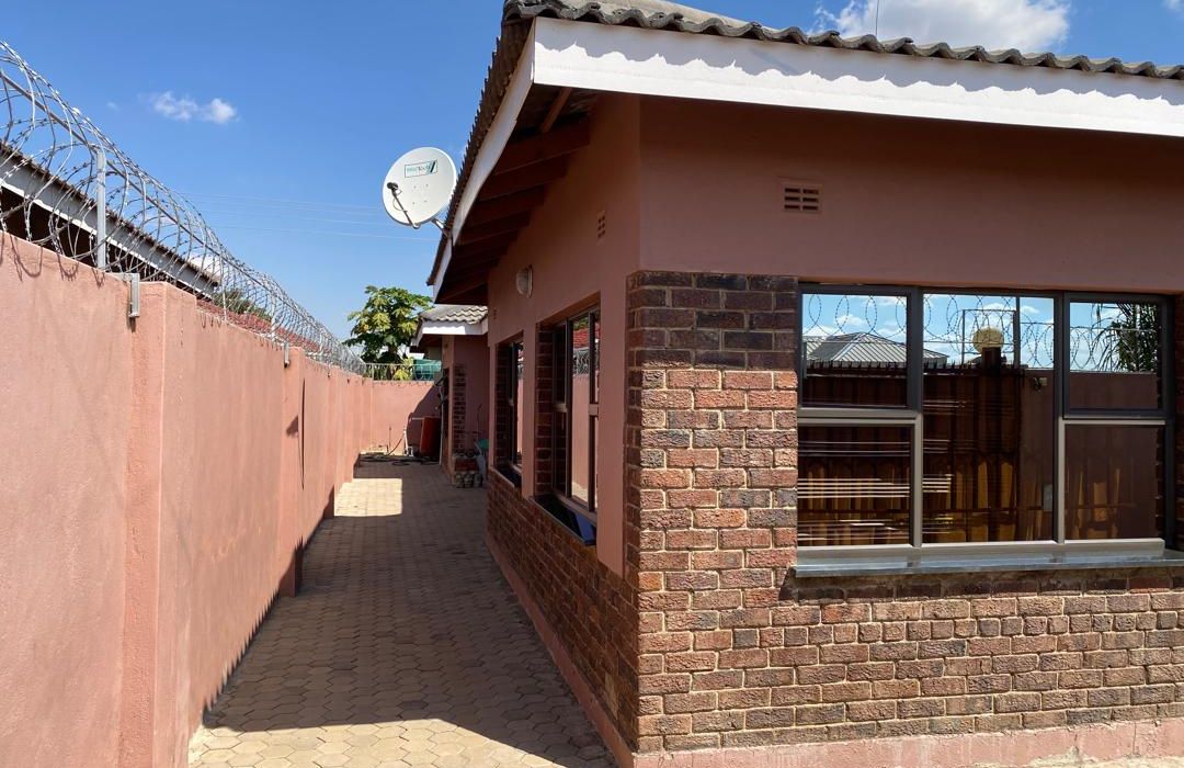 4 Bedroom House for Sale in Madokero 