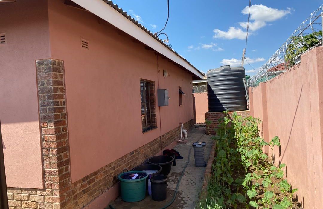 4 Bedroom House for Sale in Madokero 