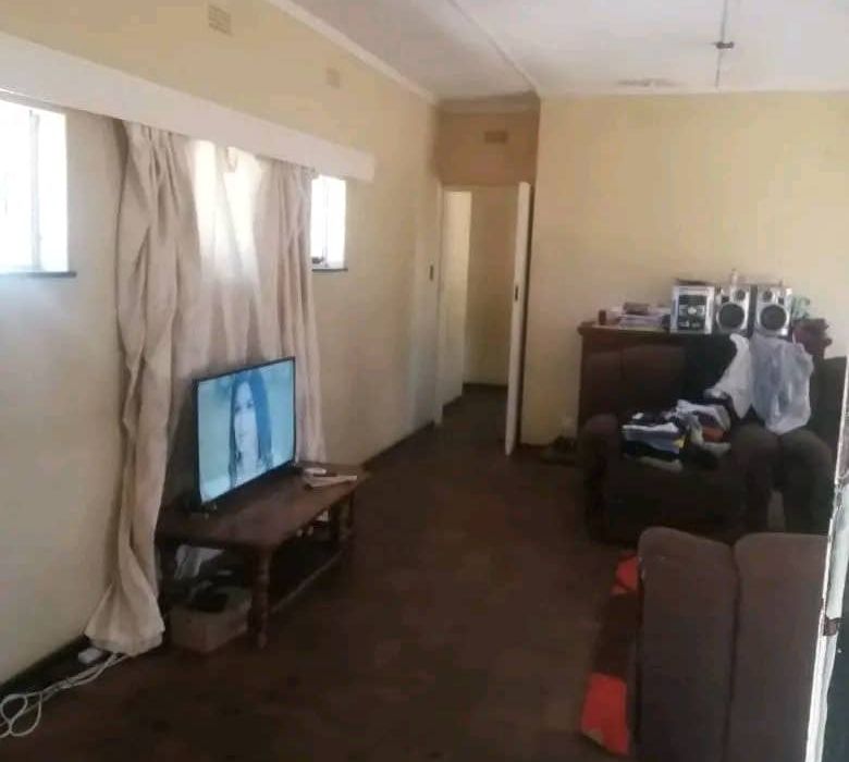 4 Bedroom House for Sale in Madokero, Kutandara Estate 
