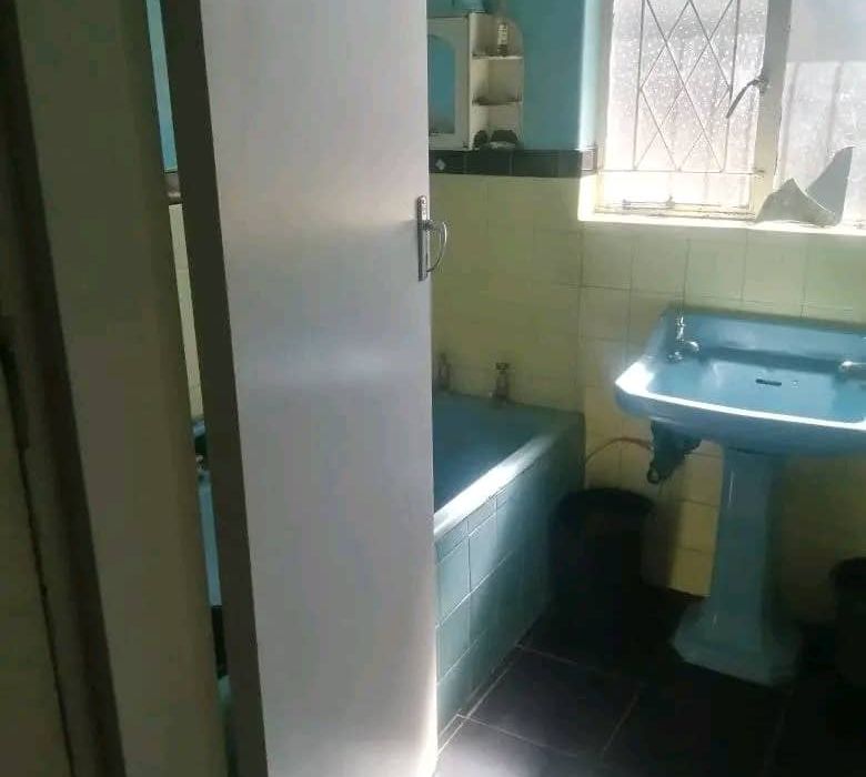 4 Bedroom House for Sale in Madokero, Kutandara Estate 