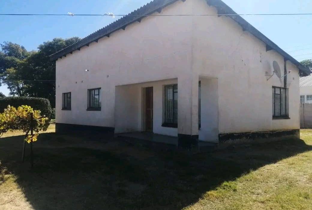 4 Bedroom House for Sale in Madokero, Kutandara Estate 