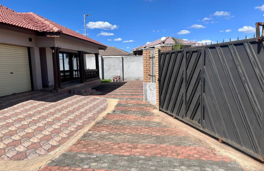 4 Bedroom House for Sale in Maranatha 