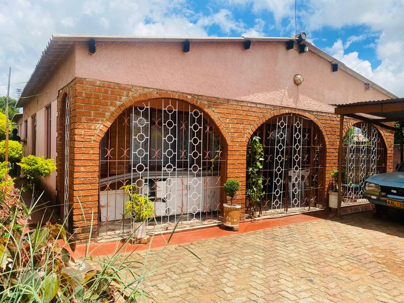 4 Bedroom House for Sale in Nketa 7 
