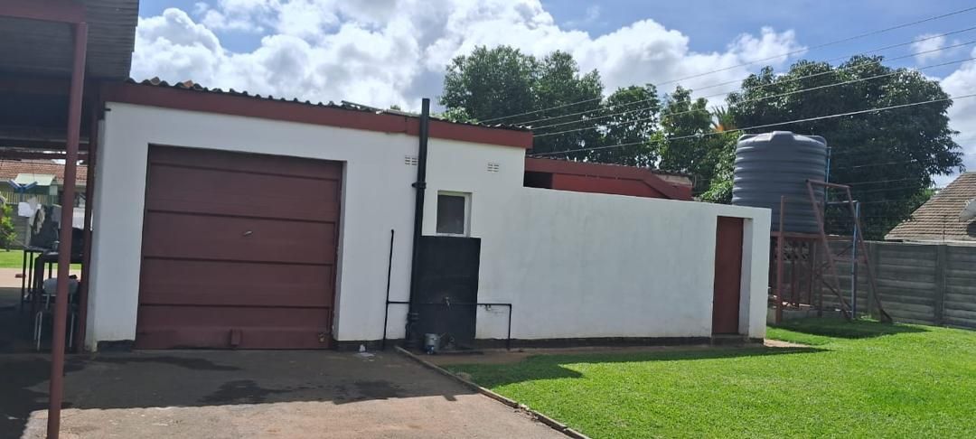 4 Bedroom House for Sale in Ridgeview 