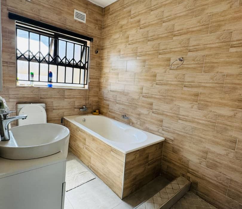 4 Bedroom House for Sale in Ruwa, Mabvazuva Estate, Phase One 1