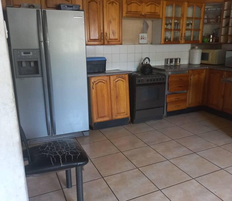4 Bedroom House for Sale in Upper Hillside