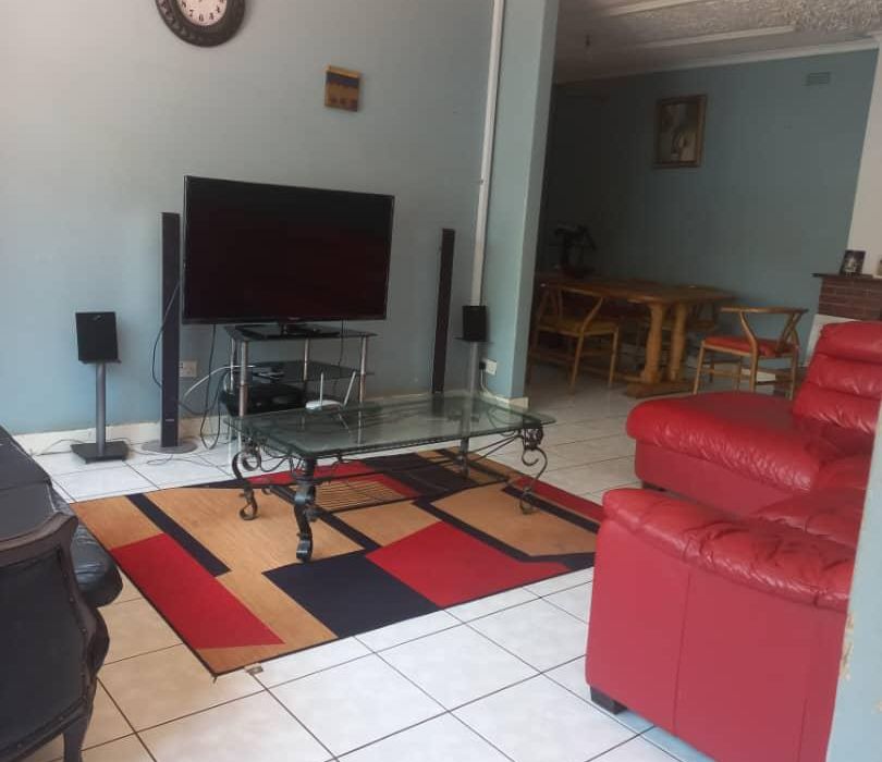 4 Bedroom House for Sale in Upper Hillside