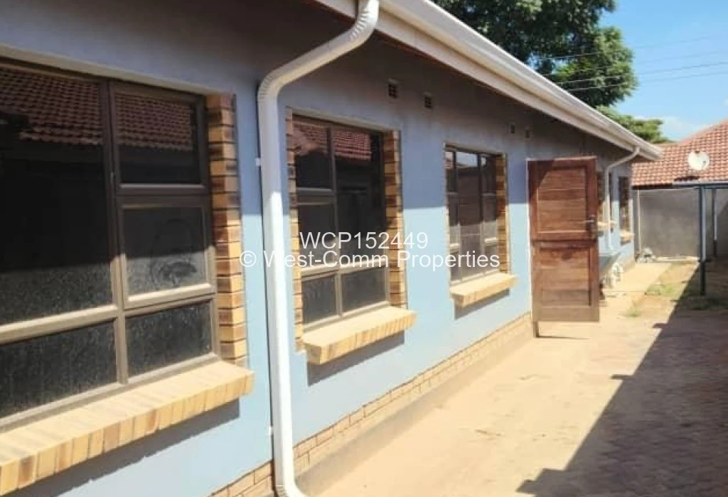 4 bedroom house for sale in Waterfalls
