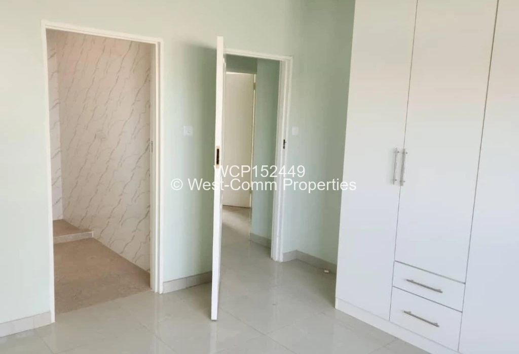 4 bedroom house for sale in Waterfalls
