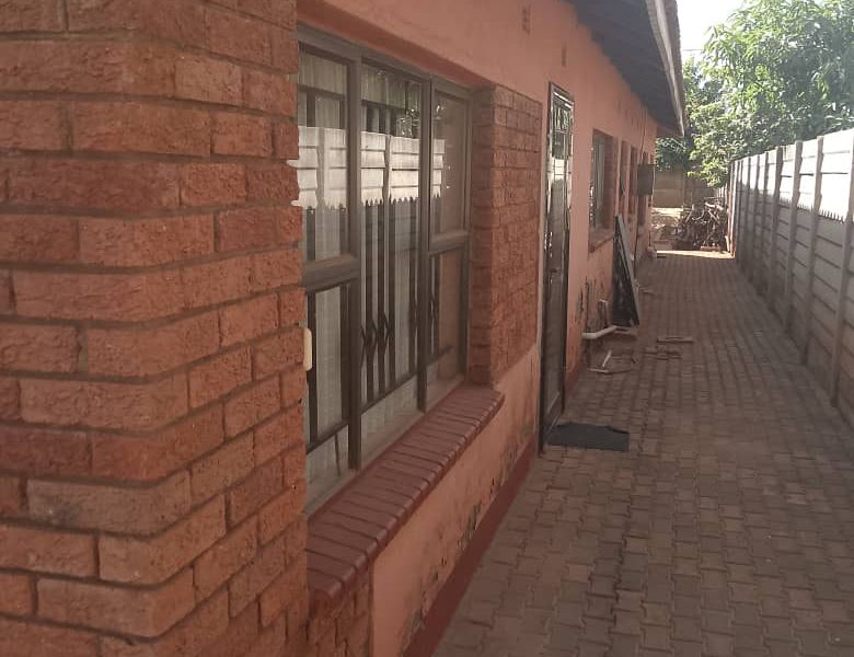 4 Bedroom House for Sale in Westlea 