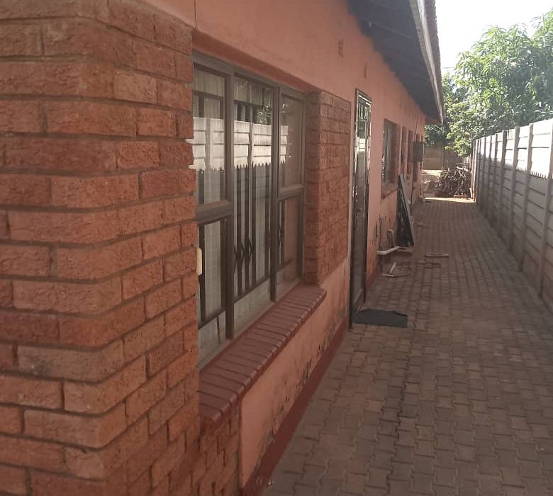 4 Bedroom House for Sale in Westlea 