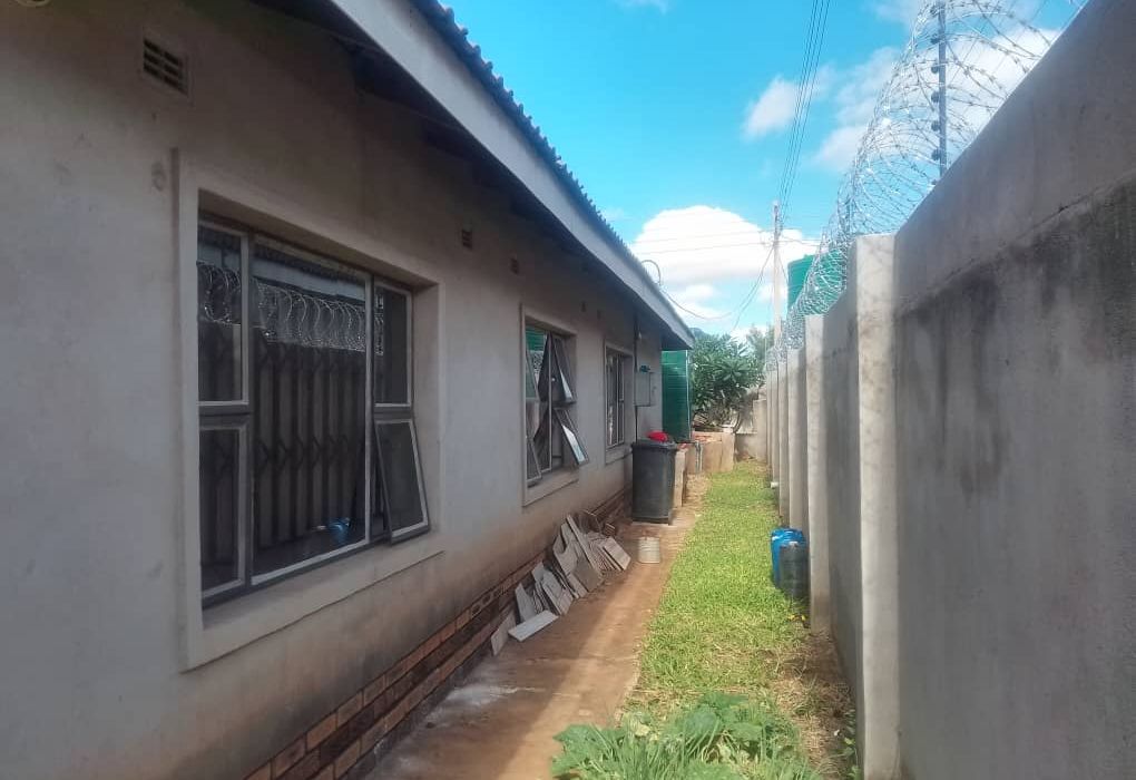 4 bedroom house in Aspindale 