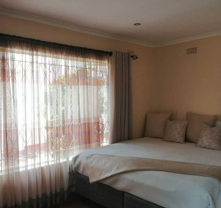 4 Bedroom House in Braeside for Sale 