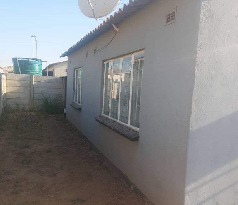 4 Bedroom House in Budiriro 5 For Sale 