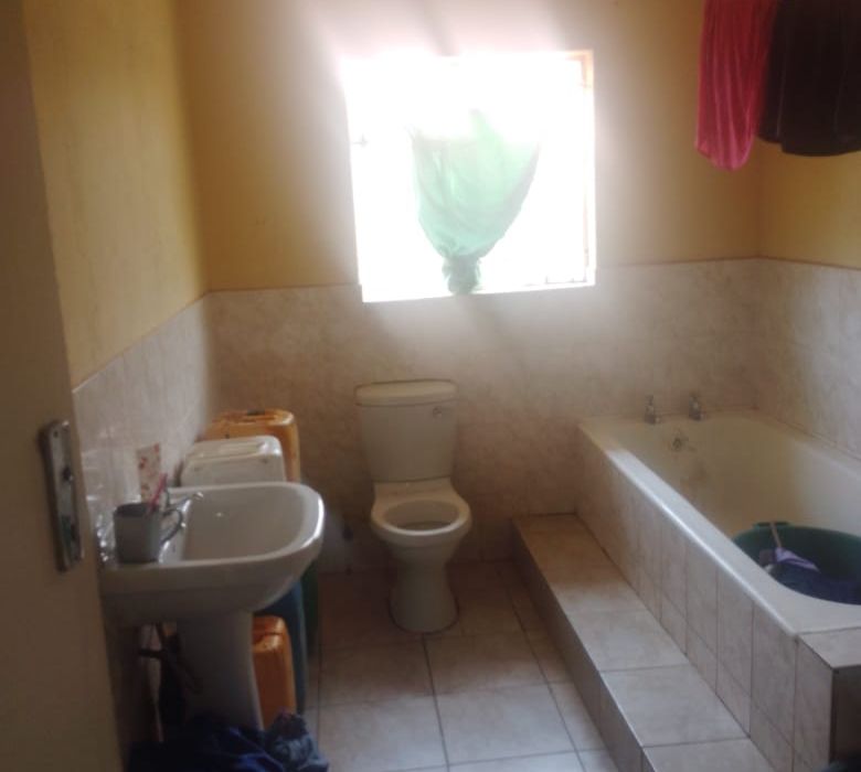 4 Bedroom House in Damofalls for Sale 
