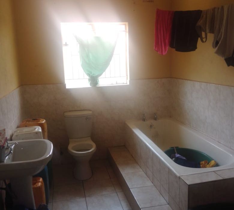 4 Bedroom House in Damofalls for Sale 