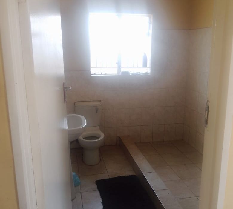 4 Bedroom House in Damofalls for Sale 
