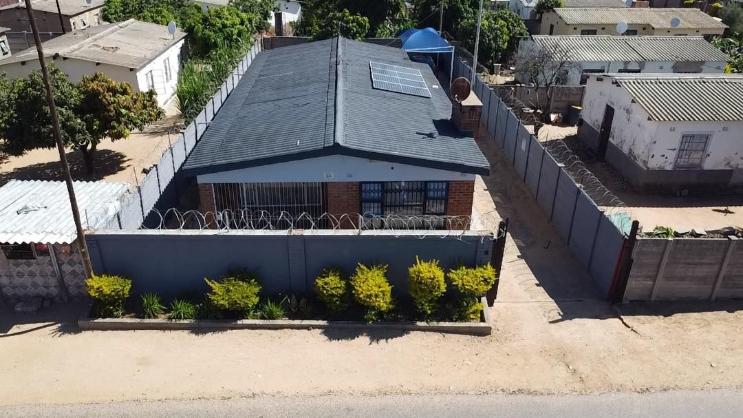 4 Bedroom House in Magwegwe North, Bulawayo for Sale 