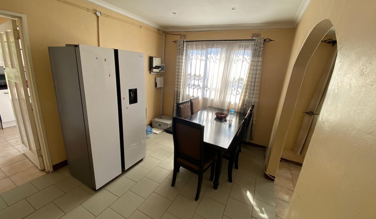 4 Bedroom House in Magwegwe North, Bulawayo for Sale 