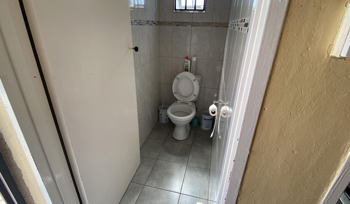 4 Bedroom House in Magwegwe North, Bulawayo for Sale 