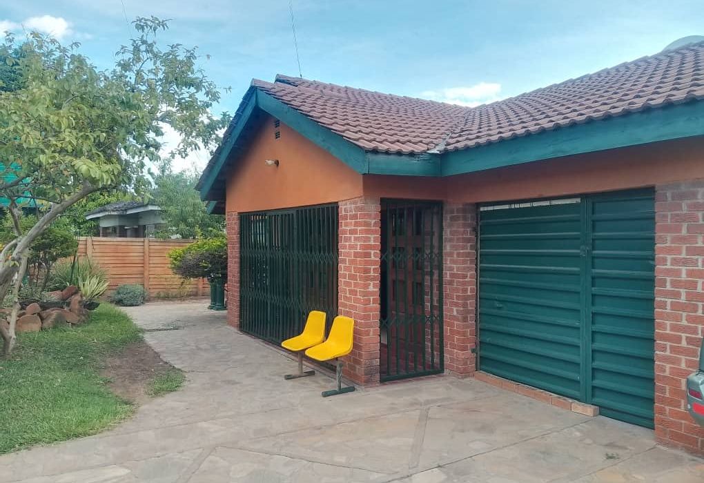 4 bedroom house in Mainway Meadows 