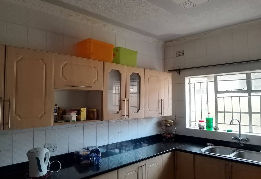 4 bedroom house in Mainway Meadows 