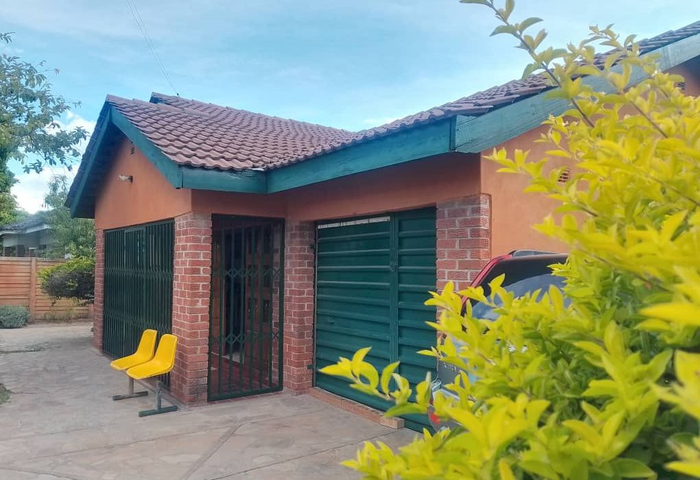 4 bedroom house in Mainway Meadows 