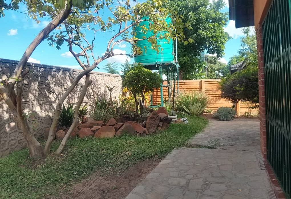 4 bedroom house in Mainway Meadows 