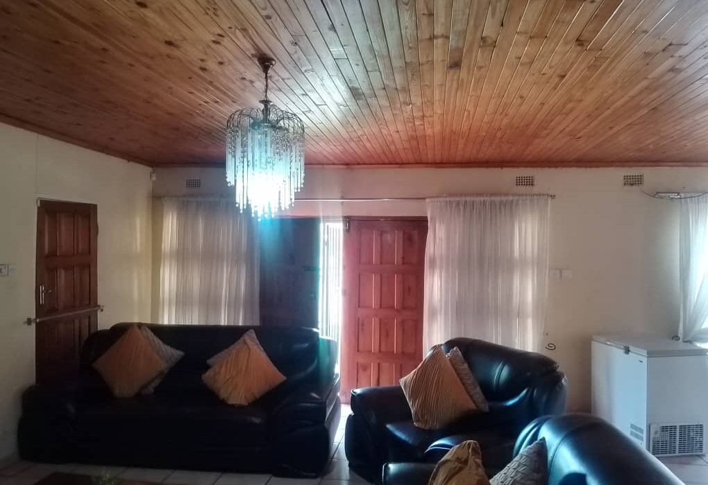 4 bedroom house in Mainway Meadows 