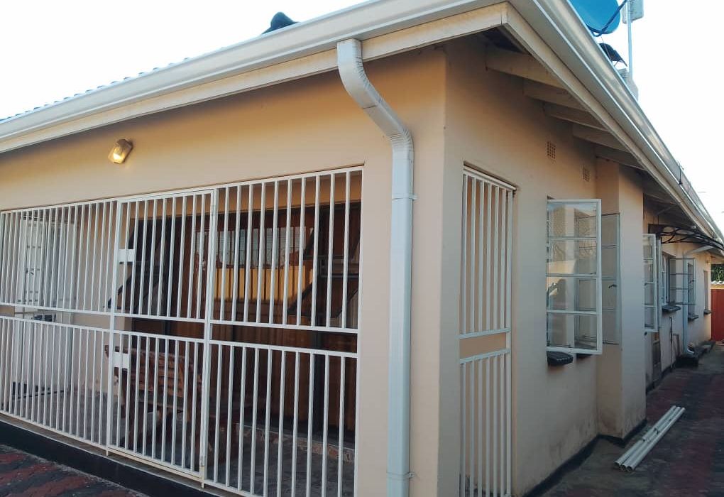 4 bedroom house in Mainway Meadows 