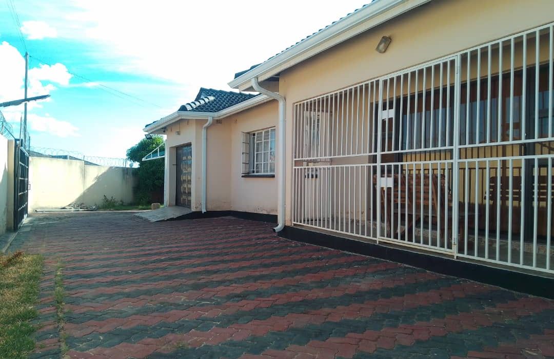 4 bedroom house in Mainway Meadows 