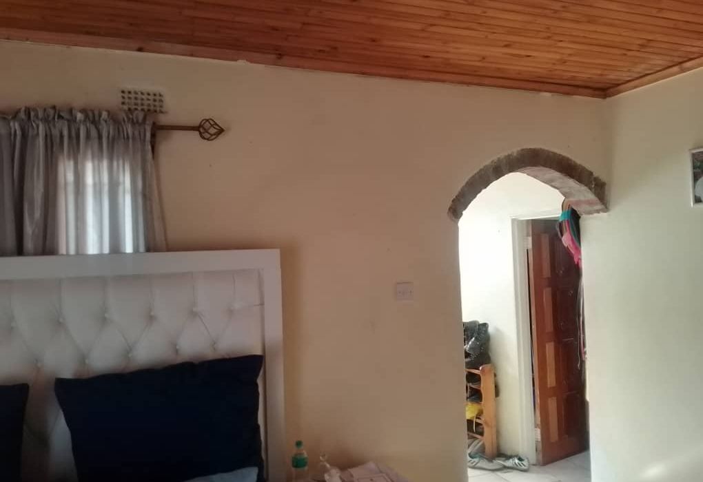 4 bedroom house in Mainway Meadows 