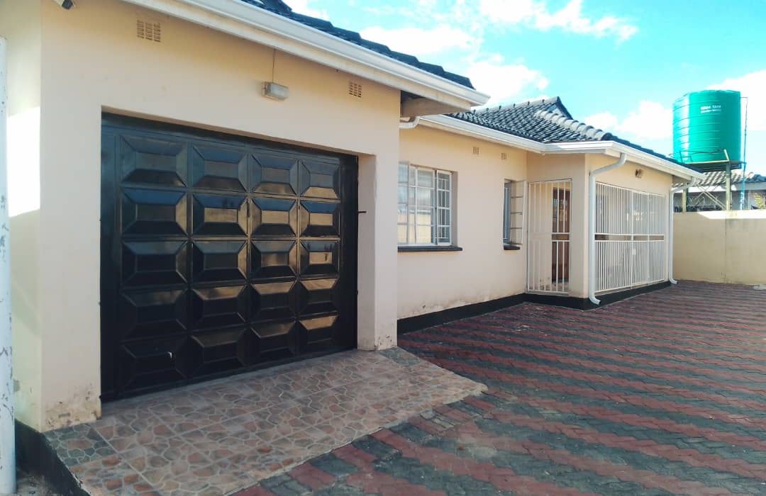 4 bedroom house in Mainway Meadows 