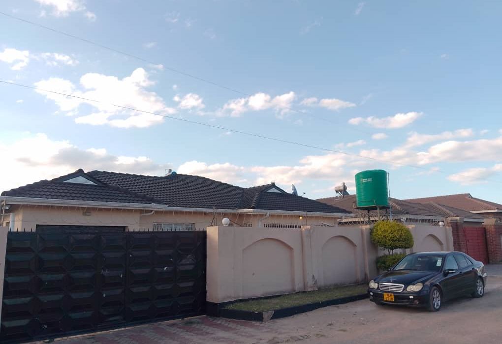 4 bedroom house in Mainway Meadows 