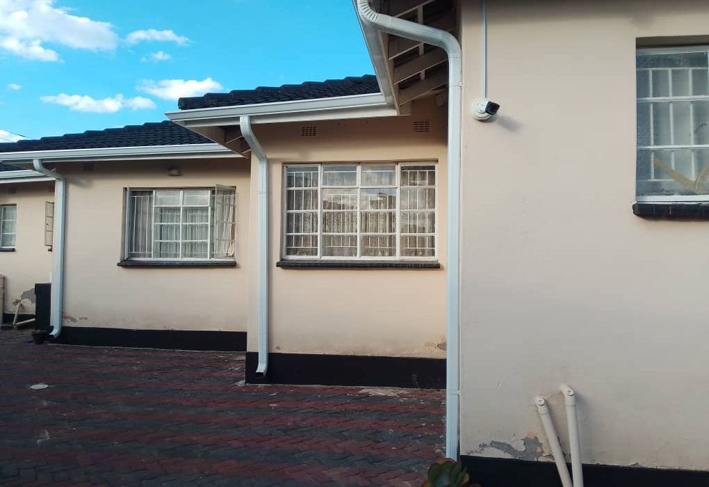 4 bedroom house in Mainway Meadows 