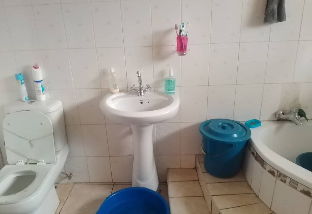 4 bedroom house in Mainway Meadows 