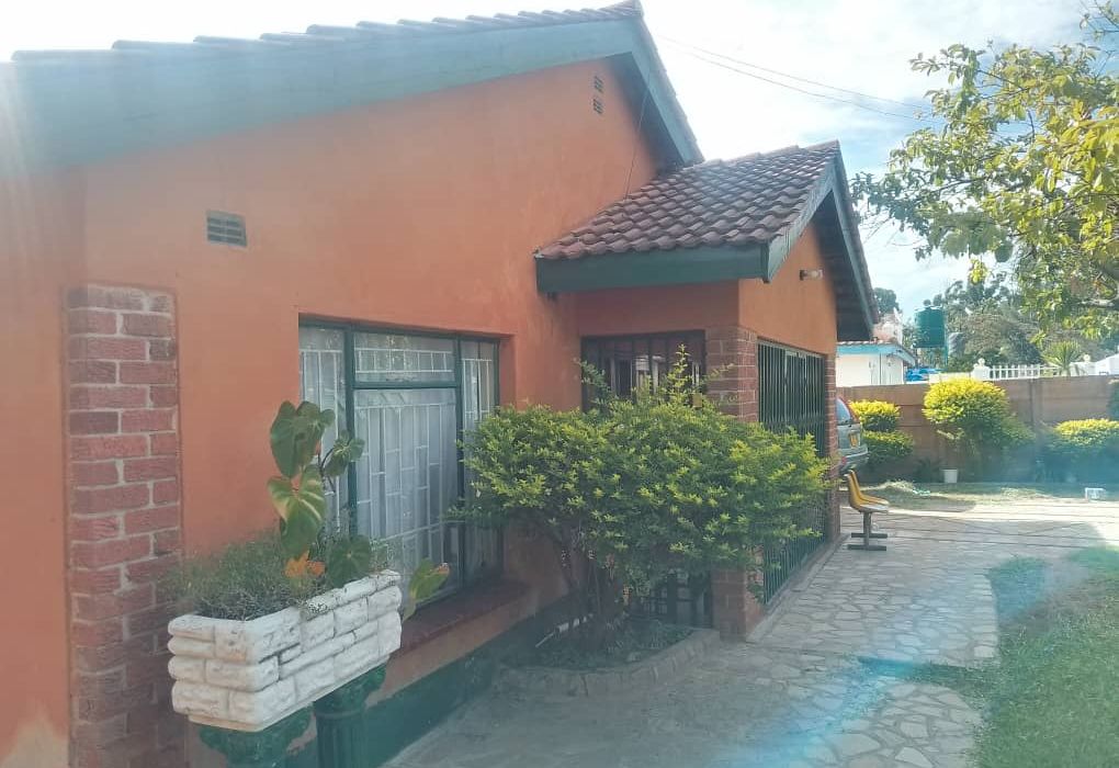 4 bedroom house in Mainway Meadows 