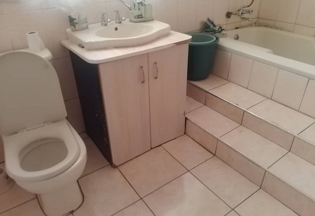 4 bedroom house in Mainway Meadows 