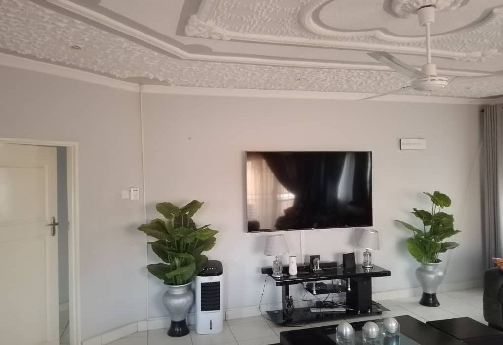 4 bedroom house in Mainway Meadows 
