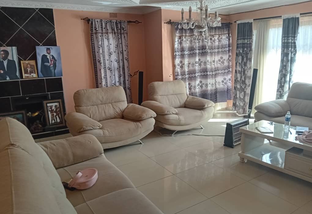 4 Bedroom House in Westlea for Sale 