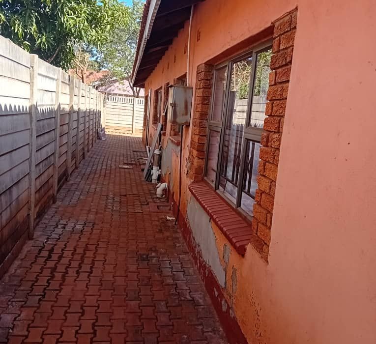 4 Bedroom House in Westlea for Sale 