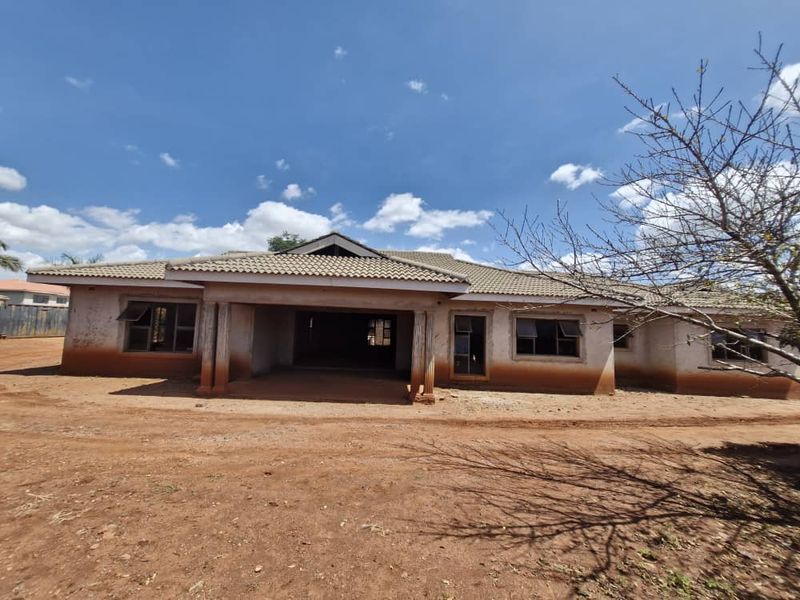 4 Bedroom Semi Complete House for Sale in Gletwin