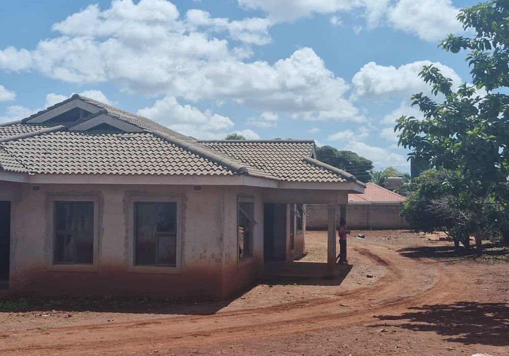4 Bedroom Semi Complete House for Sale in Gletwin