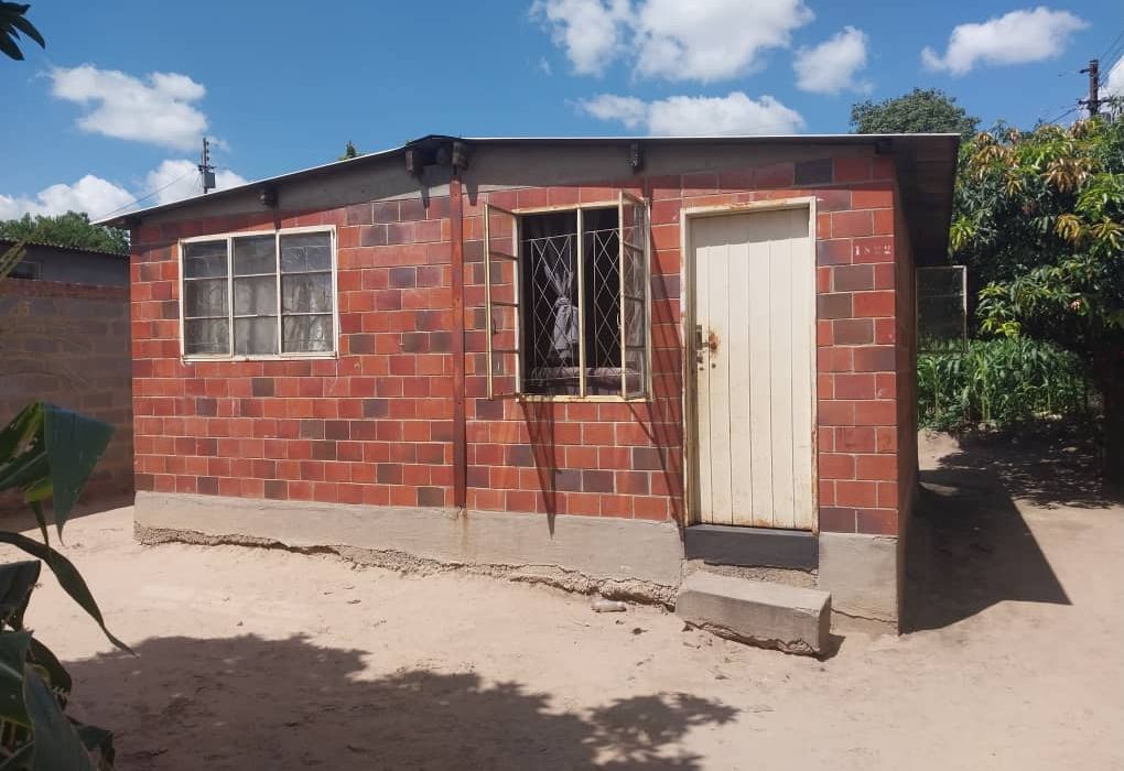 4 Room House in New Magwegwe For Sale 