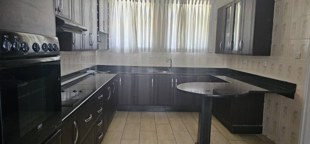 5 Bedroom Double Storey House for Rent in Borrowdale 