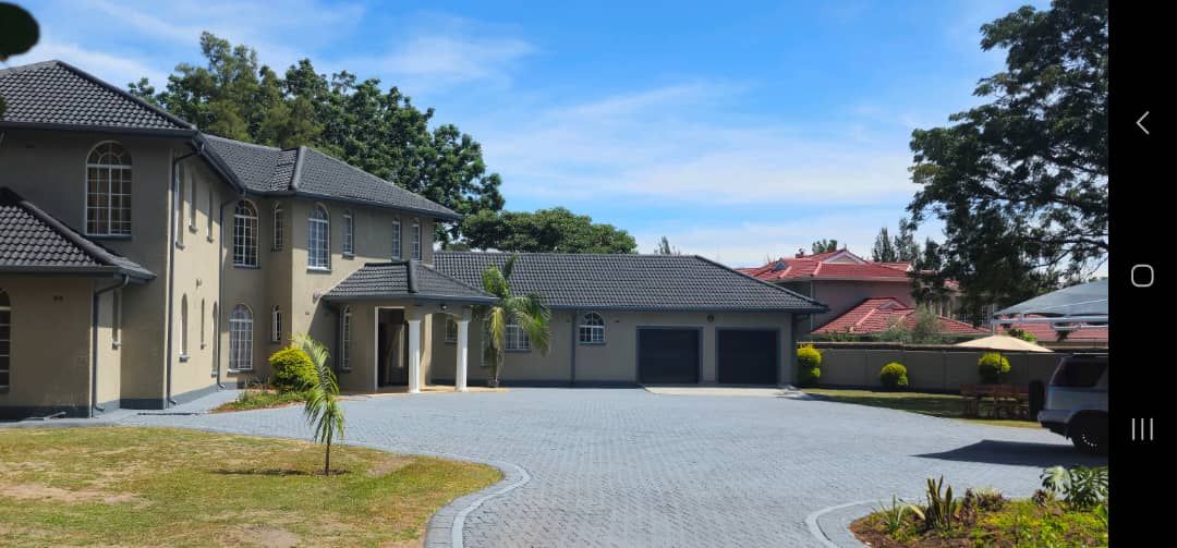 5 Bedroom Double Storey House for Rent in Borrowdale 