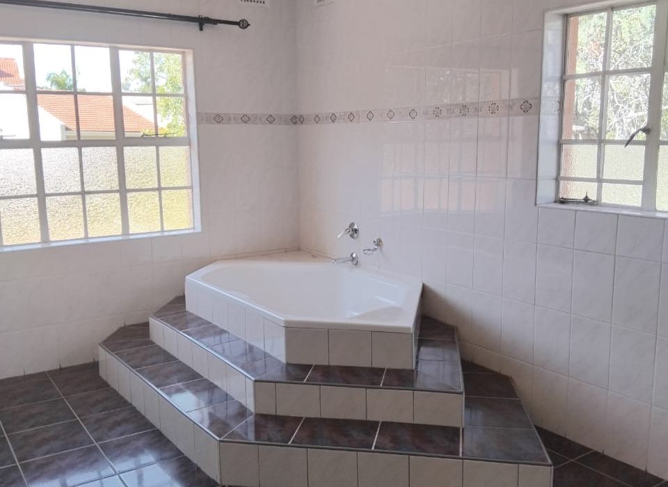 5 Bedroom Double Storey House for Rent in Glen Lorne 